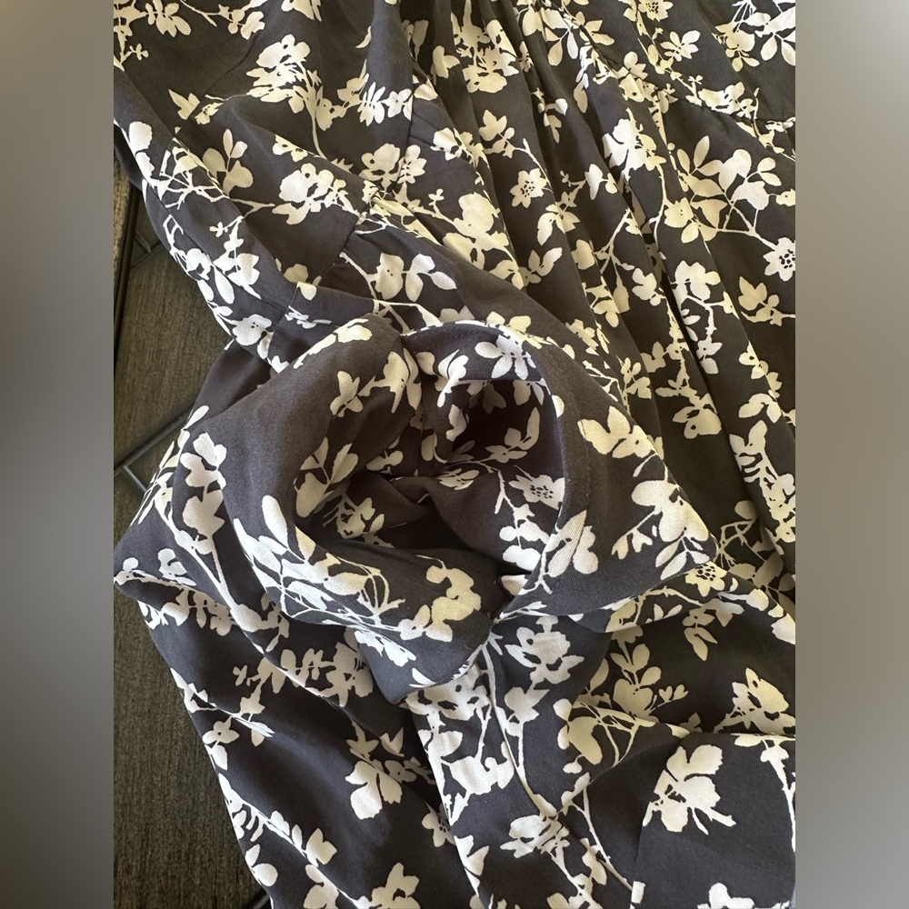5 for $20 Deal- Old Navy Floral Dress- Size XS - Picture 6 of 7